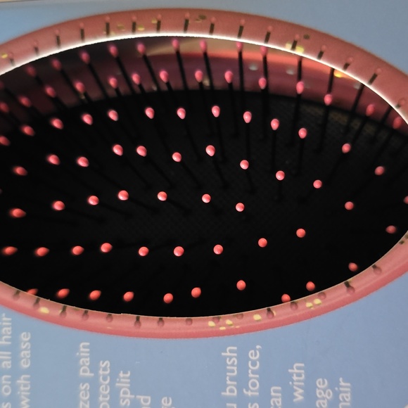 DISNEY PRINCESS BELLE WET BRUSH ORIGINAL DETANGLER - Picture 9 of 9